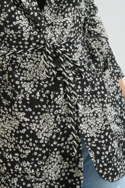 Le Temps des Cerises Veste Blazer Urielle A Motif Fleuri Noir Et Blanc Black Flower Shop